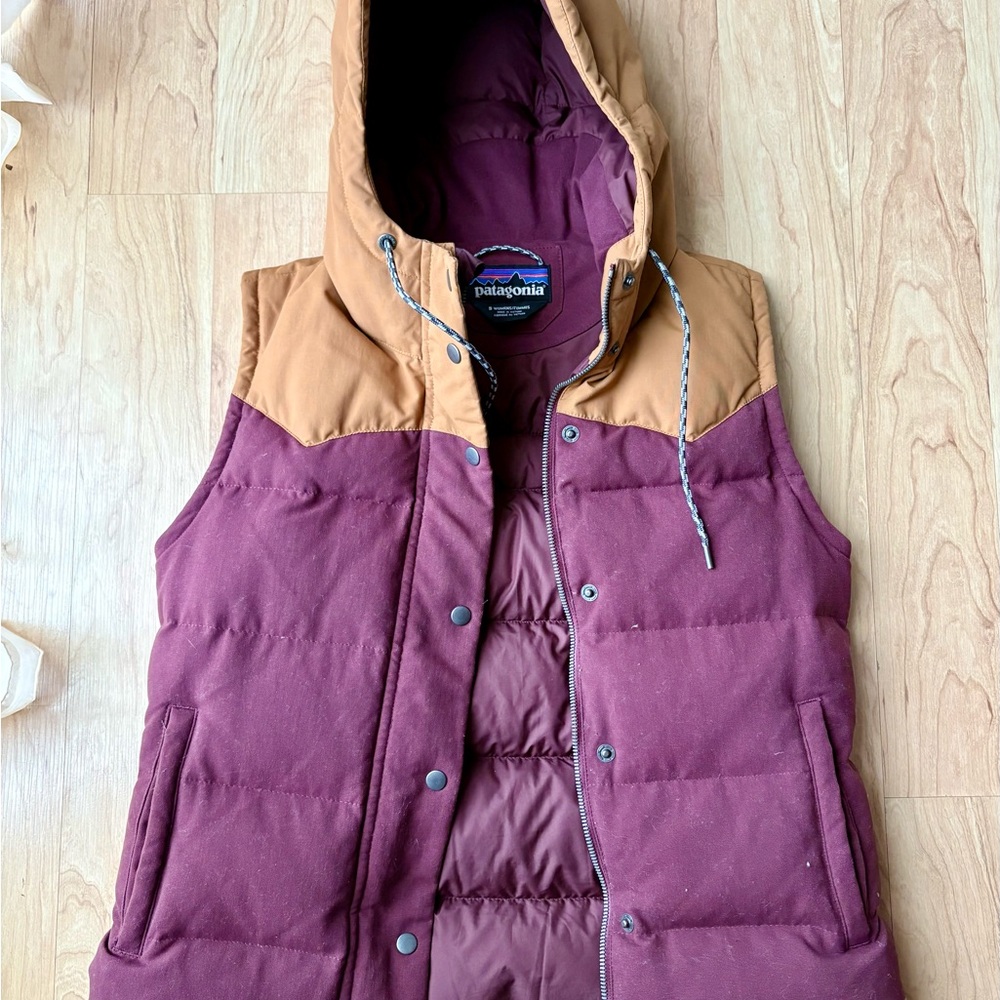 Patagonia Women’s Bivy vest in Maroon and Brown